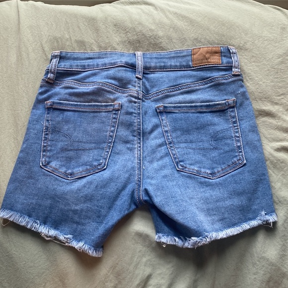 American Eagle Midi Distressed Denim Shorts — Size 0!! - Picture 4 of 7